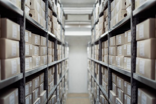 Lagerung Ihrer Drucksachen in unserem Regallager Lager und Versand direkt aus der Druckerei